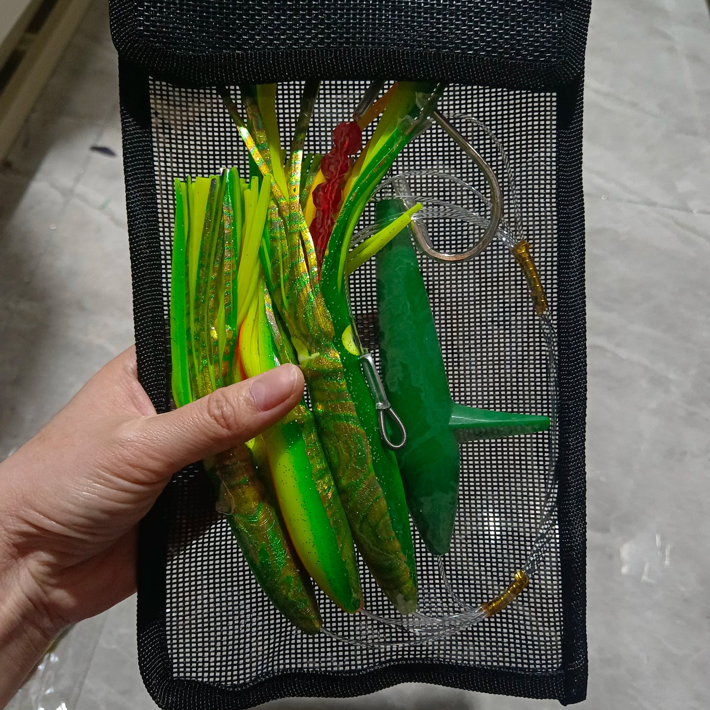 TEASER TR007 Big Game Trolling Lure | 203g | 9” Soft Skirt Glow Squid